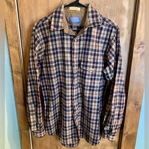 PENDELTON LOBO 100% Virgin Wool size M Button Down